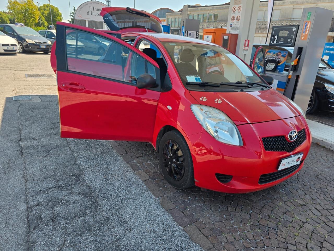 Toyota Yaris 1.0 5 porte con 250.000km Neopatentati ok