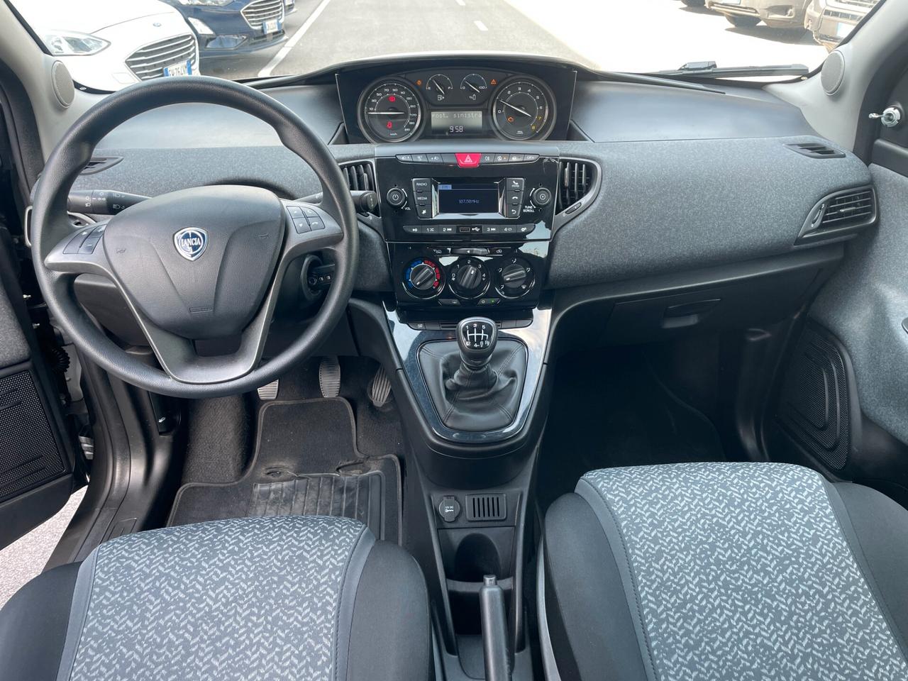 Lancia Ypsilon 1.0 FireFly 5 porte S&S Hybrid Silver