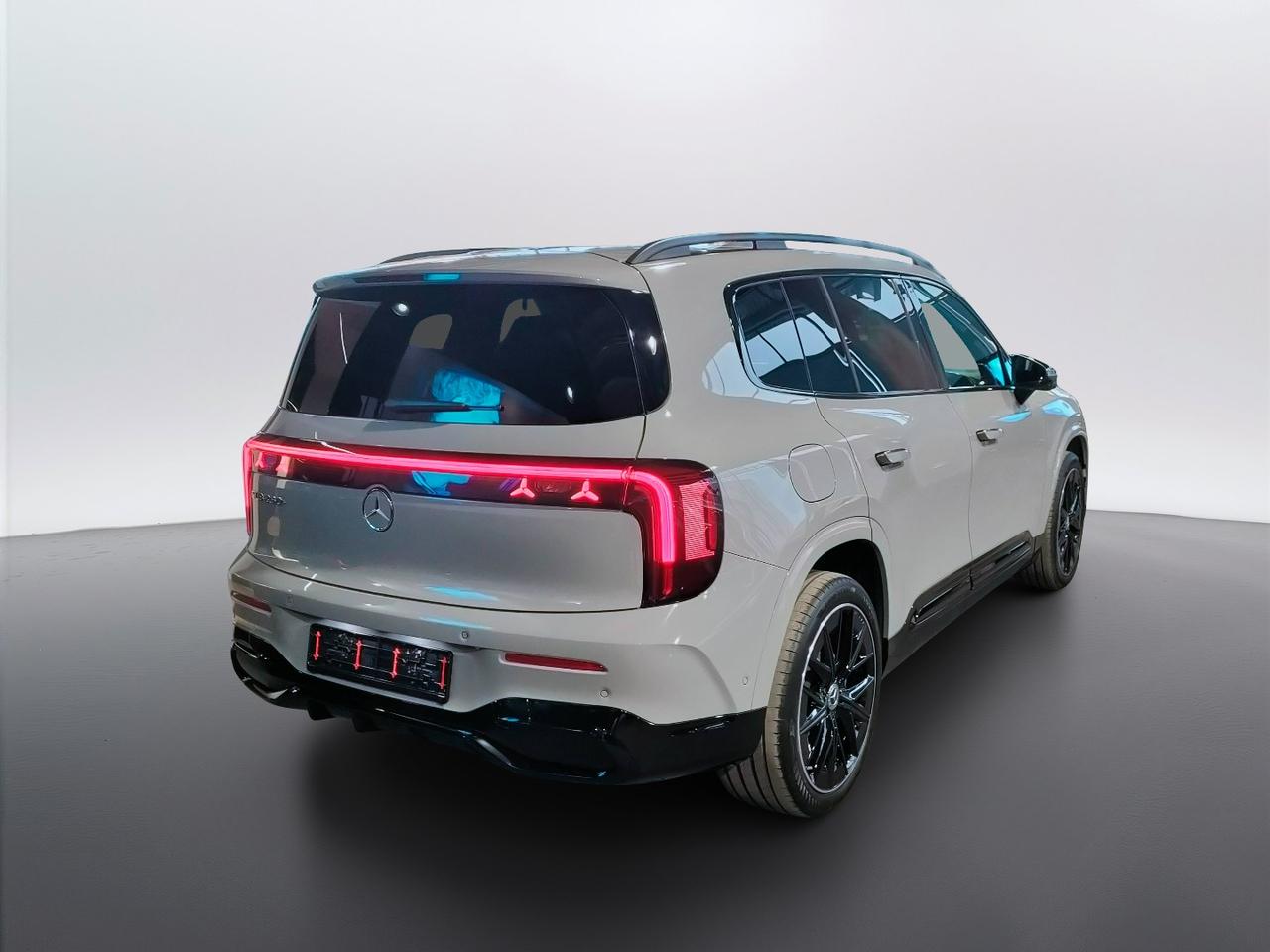 Mercedes-Benz GLB 250+ con tecnologia EQ