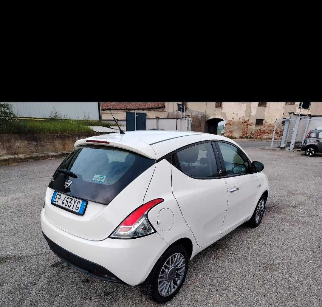 Lancia Ypsilon 1.2 69 CV 5 porte GPL Ecochic Silver