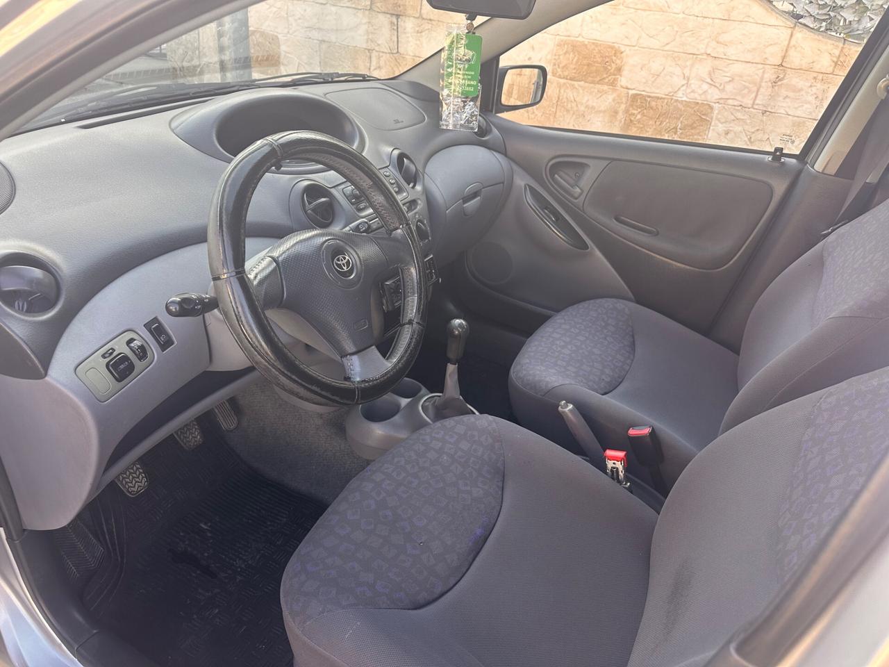Toyota Yaris 1.3i 16V cat 5 porte Sol