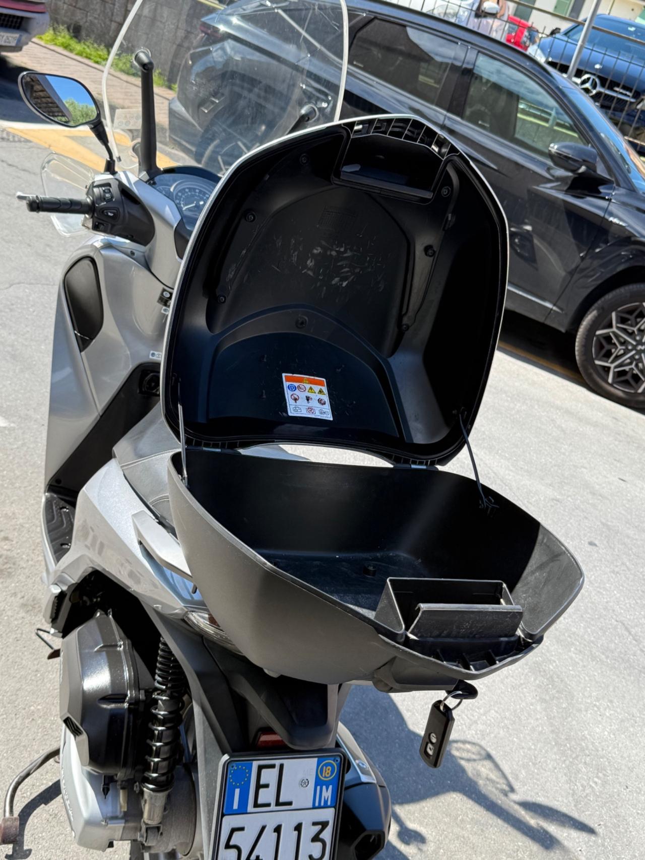 HONDA SH 125 i.e ABS - SOLO 4000 km -