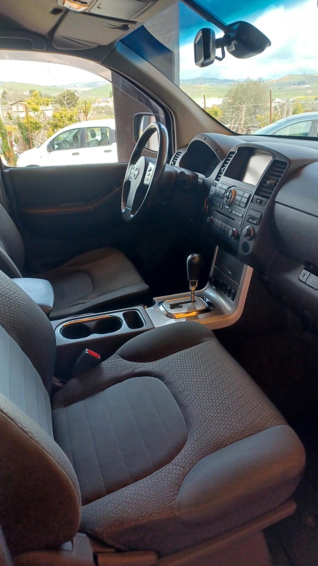 Nissan Navara 2.5 dCi 190CV 4 porte Double Cab LE