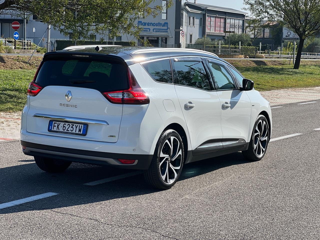 Renault Grand Scenic dCi 8V 110 CV EDC Energy Bose
