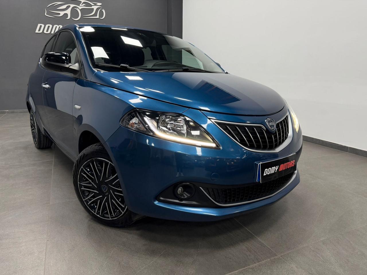 Lancia Ypsilon 1.0 FireFly 5 porte S&S Hybrid Ecochic Silver