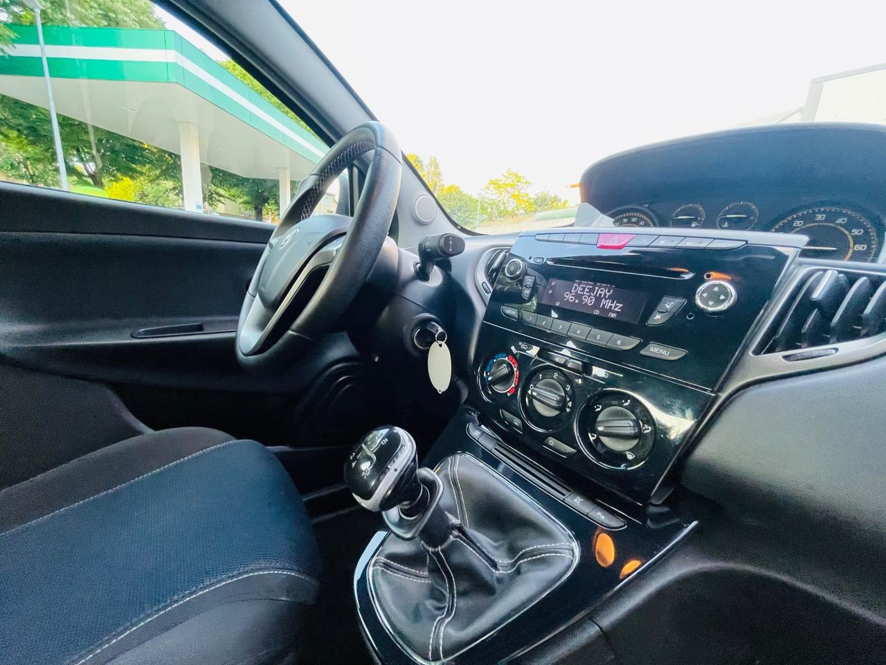 Lancia Ypsilon S 1.2 GPL momo design