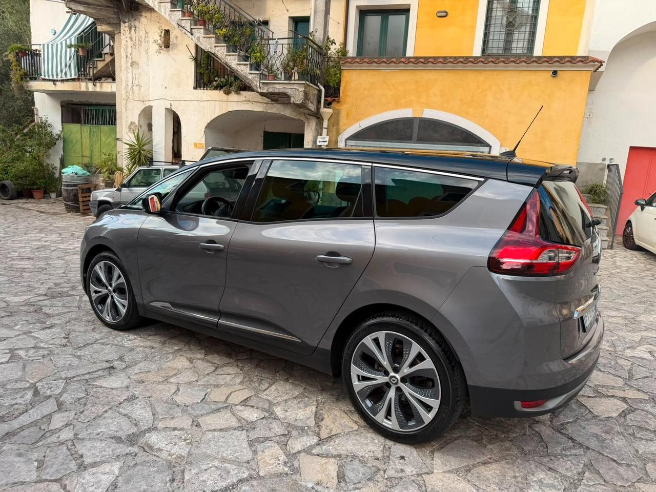 Renault Grand Scenic Blue dCi 120 CV Initiale Paris