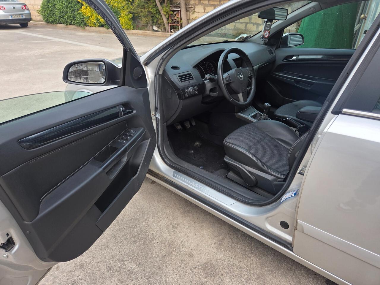 Opel Astra 1.7 CDTI 101CV 5 porte Cosmo