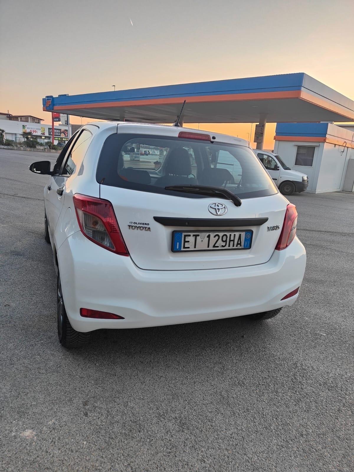 Toyota Yaris 1.0 5 porte Lounge