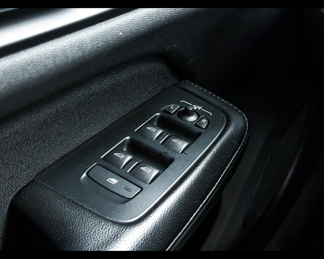 VOLVO V60 (2018-->) - V60 D3 Geartronic Momentum Business