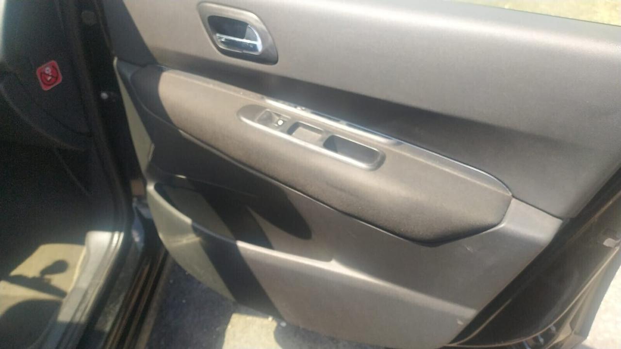 Peugeot 3008 1.6 e-HDi 112CV cambio robotizzato S.