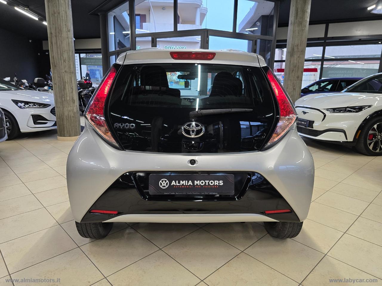 TOYOTA Aygo 1.0 VVT-i 69 CV 5p. x-play TSS