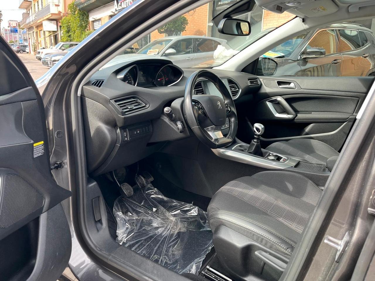 Peugeot 308 BlueHDi 130 S&S Allure TETTO