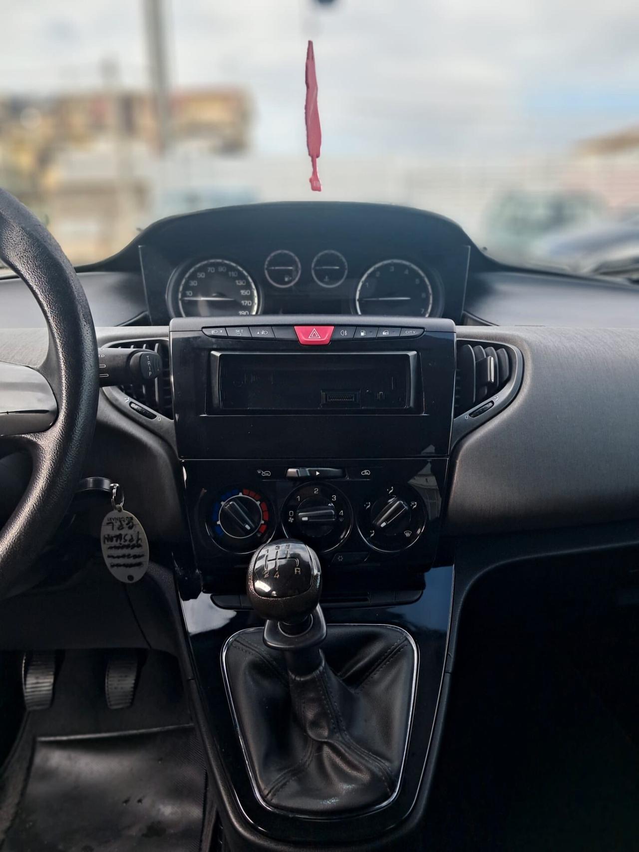 Lancia Ypsilon 1.2 69 CV 5 porte GPL Ecochic Silver