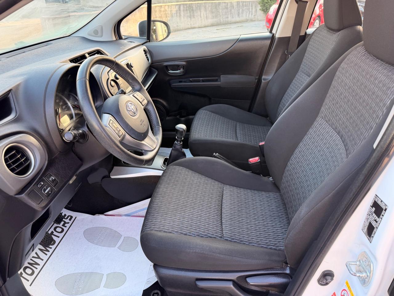 Toyota Yaris 1.4 D-4D 5 porte Lounge (GARANZIA TOYOTA 6 ANNI)