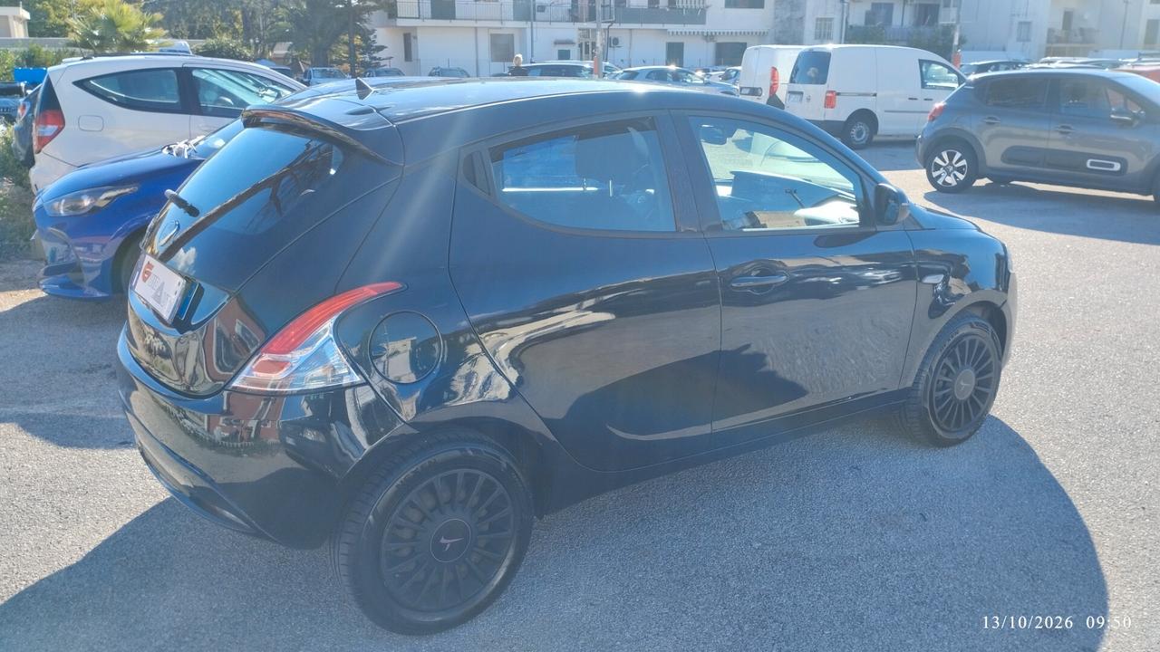 Lancia Ypsilon 1.2 69 CV 5 porte S&S Silver