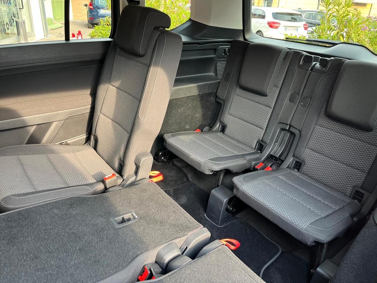 Volkswagen Touran 2.0 TDI DSG Executive - 7 POSTI