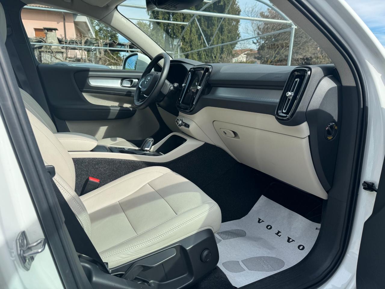 Volvo XC40 T2 Geartronic Momentum Pro