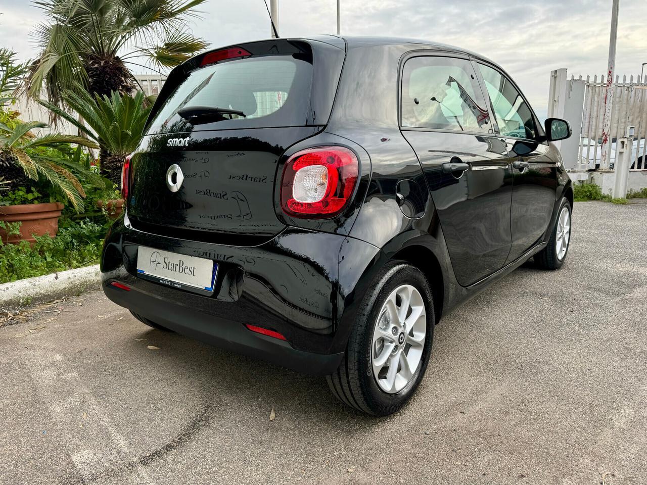 Smart ForFour EQ Youngster*TOTAL BLACK*KM 17000!!!*