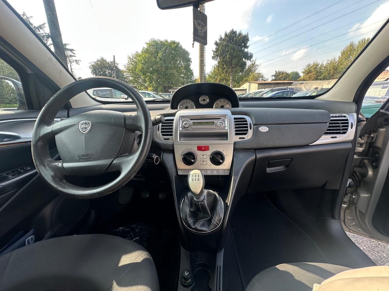 Lancia Ypsilon 1.2 69 CV Unyca