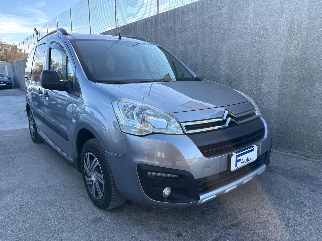 Citroen Berlingo Multispace BlueHDi 1.6 120cv,Apple CarPlay,retrocamera,ecc.