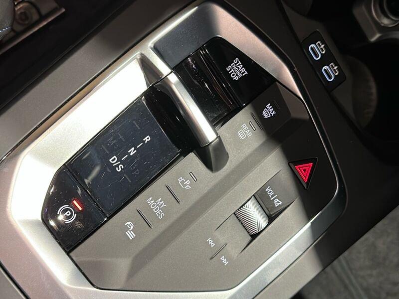 BMW Serie 1 120i 48V MSport mild hybrid automatica