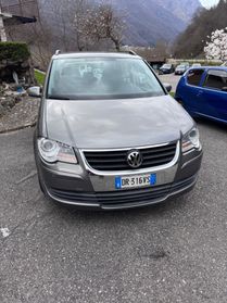 Volkswagen Touran 2.0 TDI DPF Highline 7 POSTI