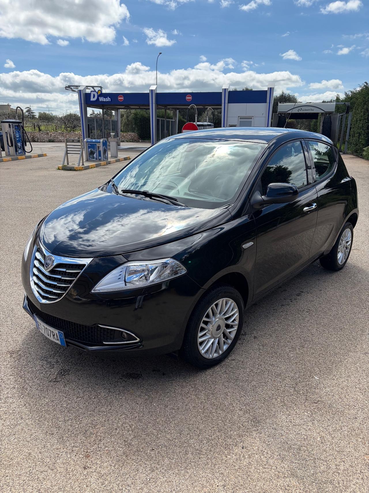 Lancia Ypsilon 0.9 TwinAir 85 CV 5 porte Metano Ecochic Gold