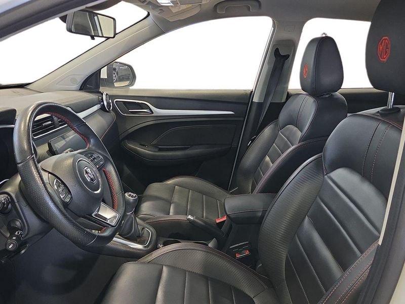 MG ZS Benzina MG ICE 1.5L MT LUX Dover White DARK interior
