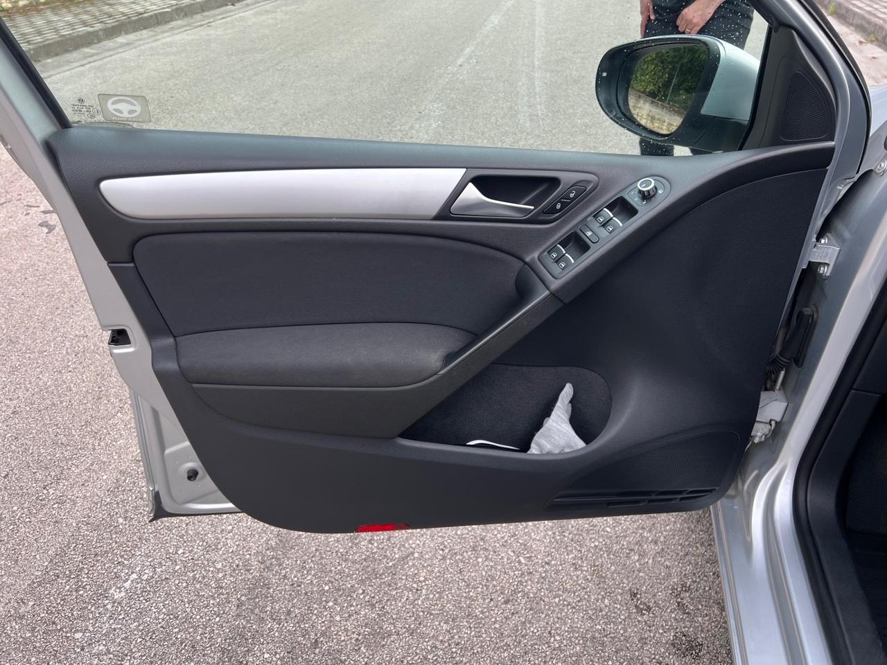 Volkswagen Golf 1.6 TDI 105cv Comfortline 2011