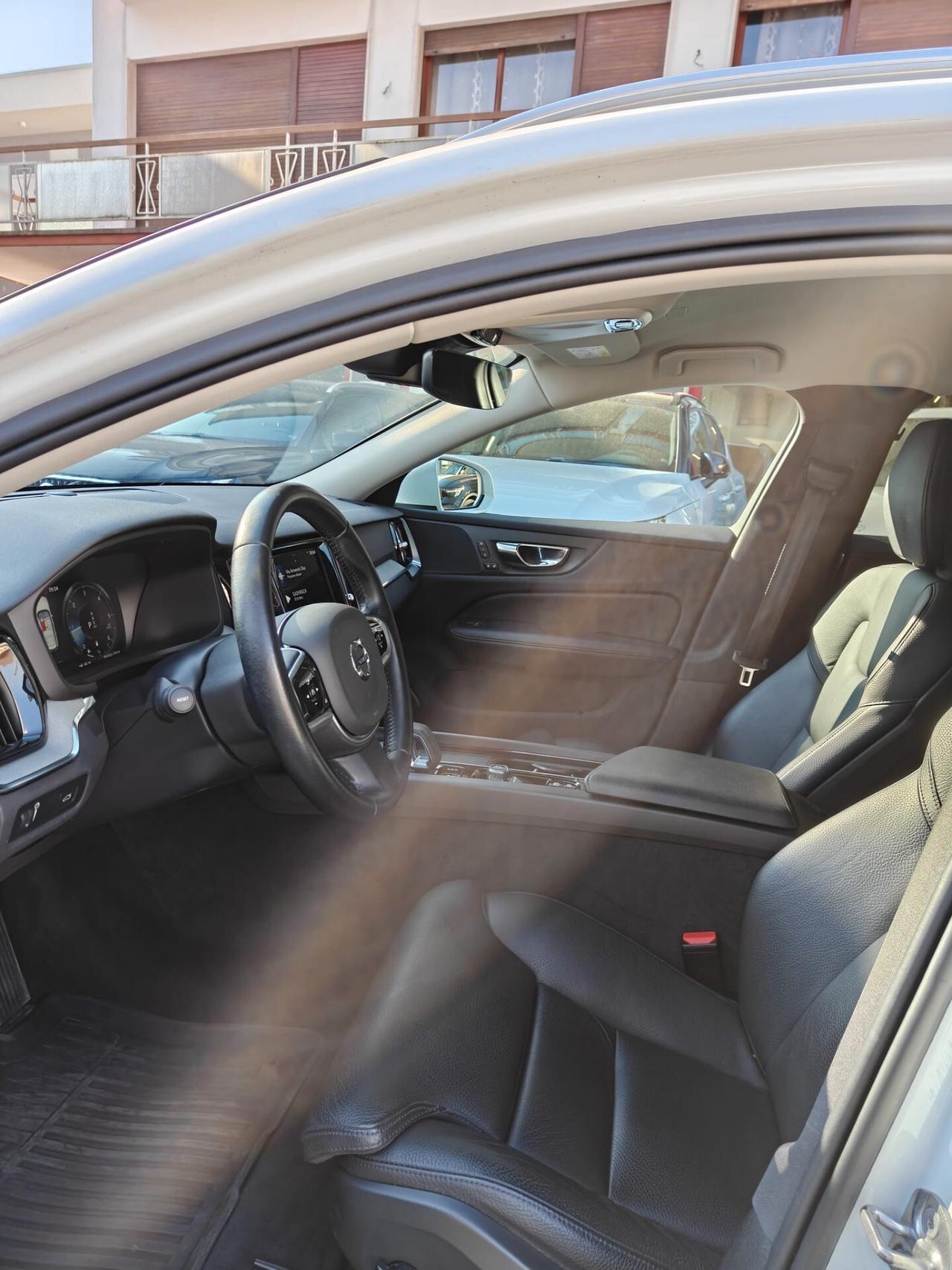 Volvo V60 Cross Country B4 (d) AWD automatico Plus