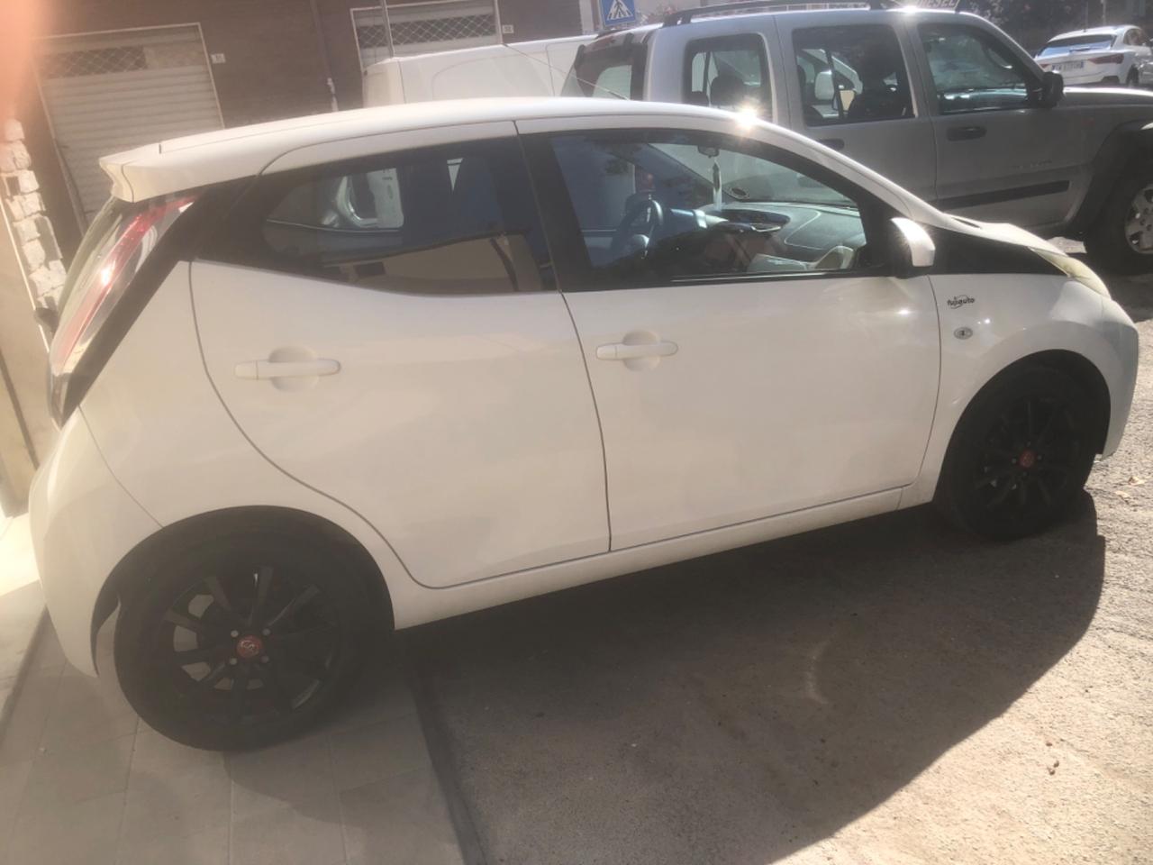Toyota Aygo 1.0 VVT-i 69 CV 5 porte Automatica - 07/2015 Km 81000