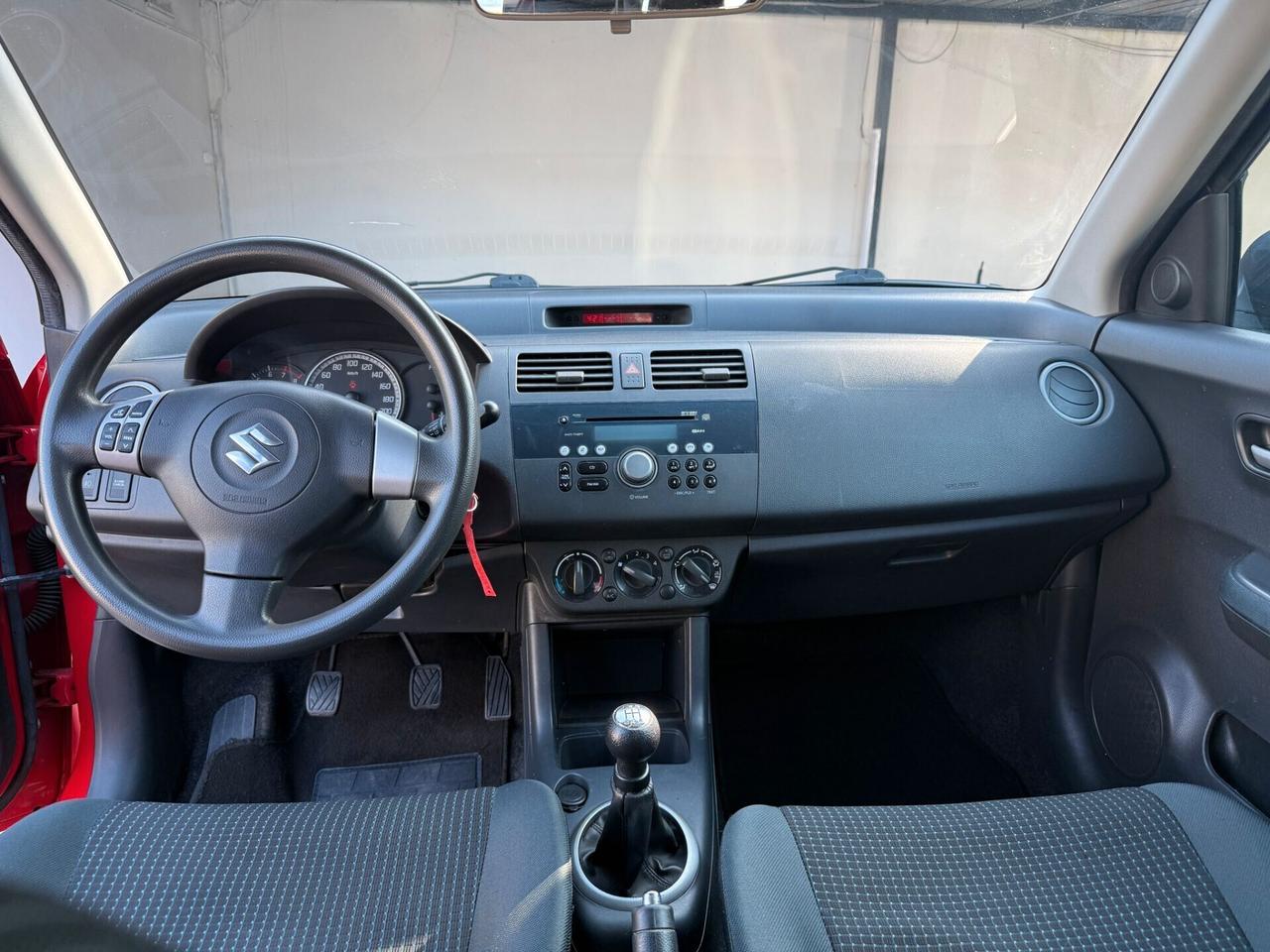 Suzuki Swift Sport Look – Benzina – Perfette Condizioni – Cerchi Neri – Occasione