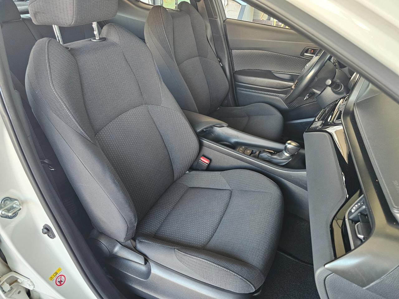 Toyota C-HR 1.8 Hybrid E-CVT Business