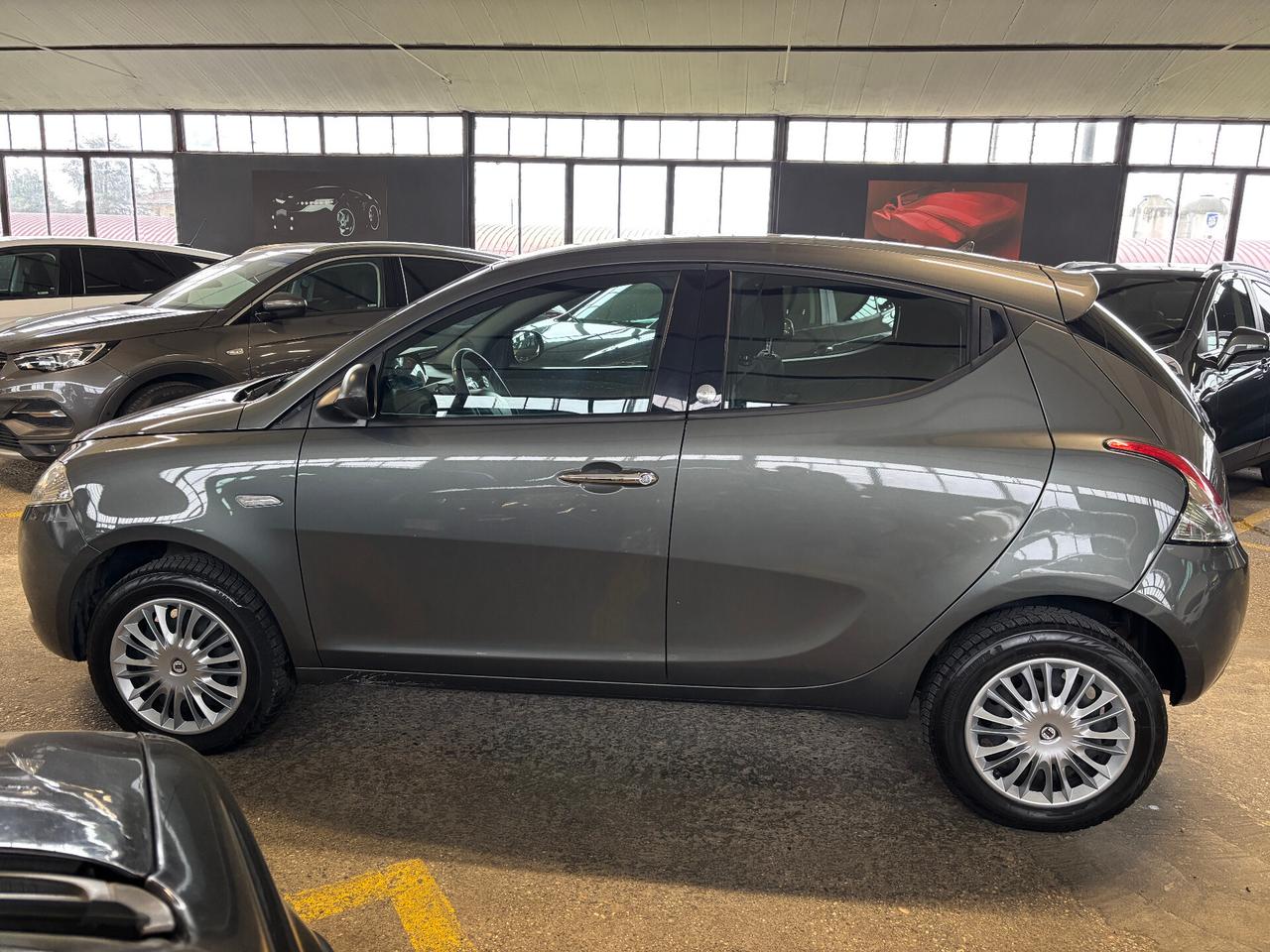 Lancia Ypsilon 0.9 TwinAir 85 CV Metano Ecochic Platinum