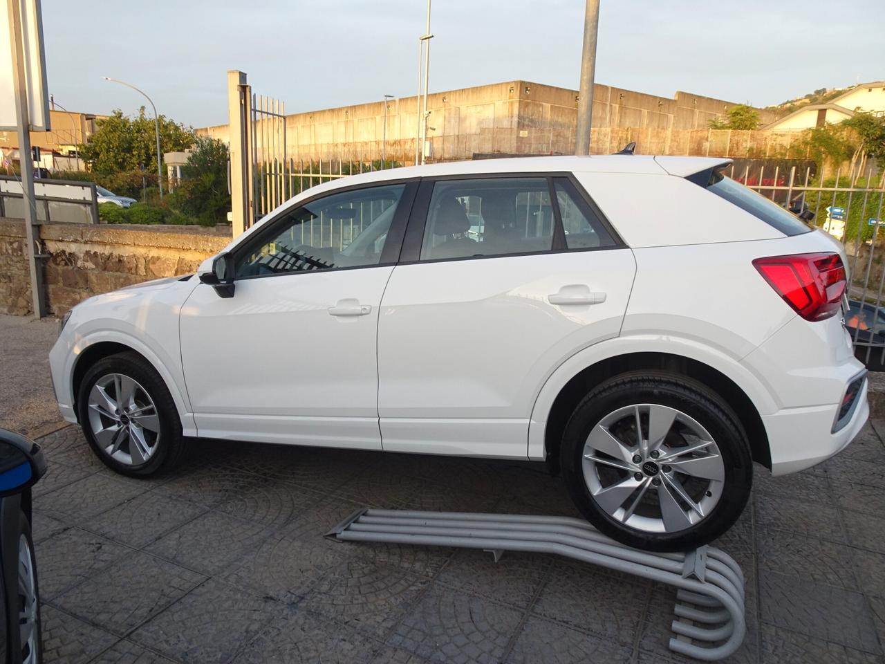 Audi Q2 35 TDI S tronic Identity Black