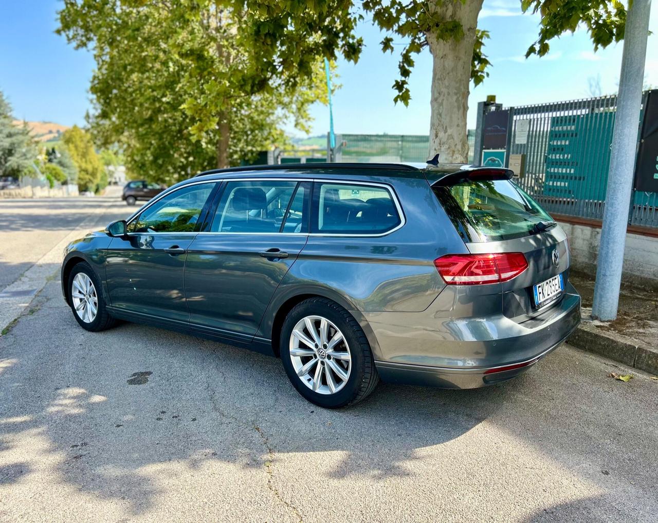 Volkswagen Passat Variant 1.6 TDI SCR DSG Business BMT - APPENA TAGLIANDATA !