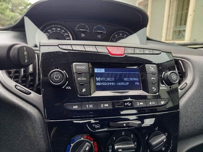 Lancia Ypsilon Ypsilon 1.0 firefly hybrid Silver s&s 70cv