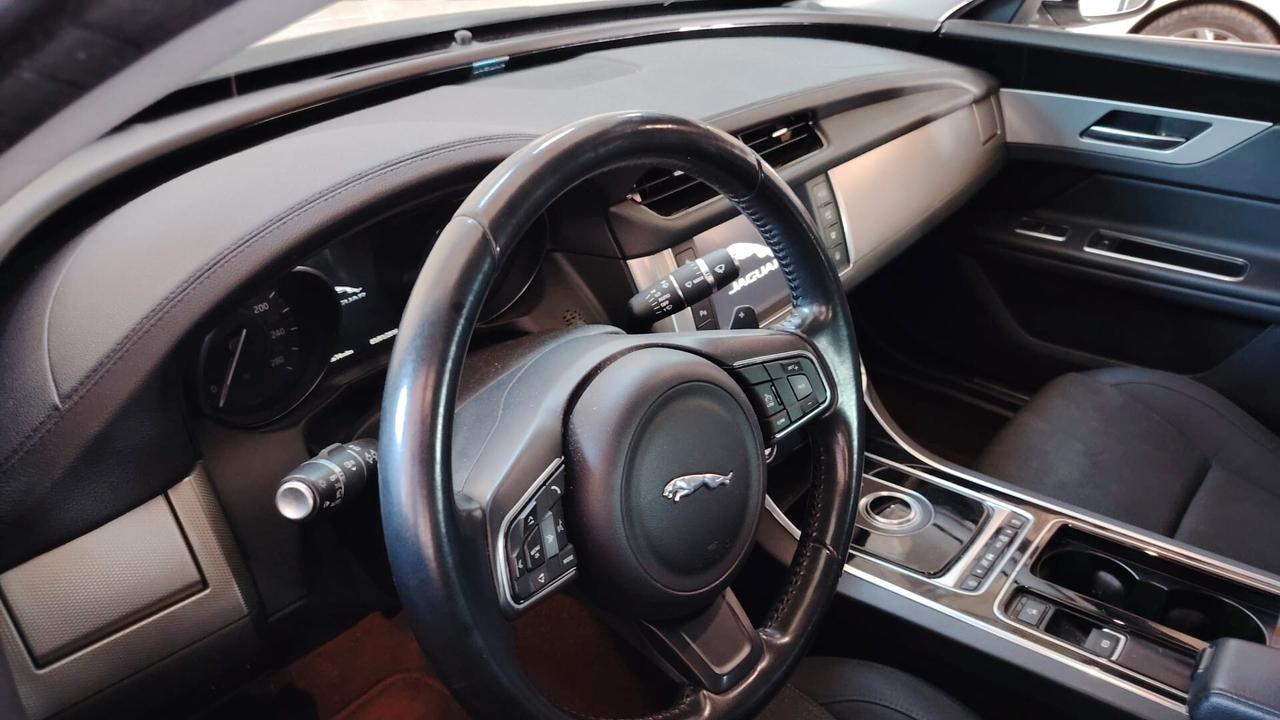 Jaguar XF 2.0 2017
