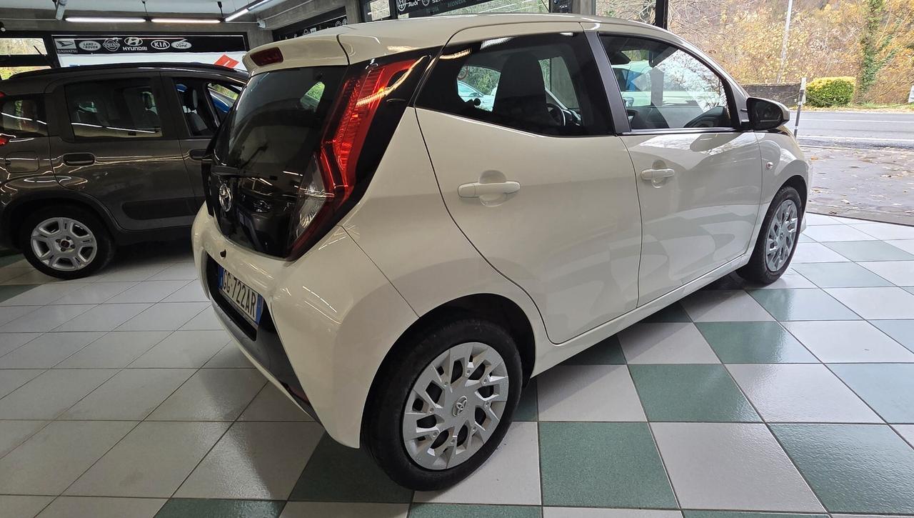 Toyota Aygo Connect 1.0 VVT-i 72 CV 5 porte x-clusiv