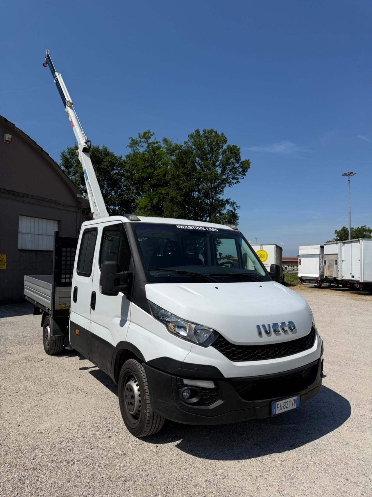 Iveco daily gru 7 posti
