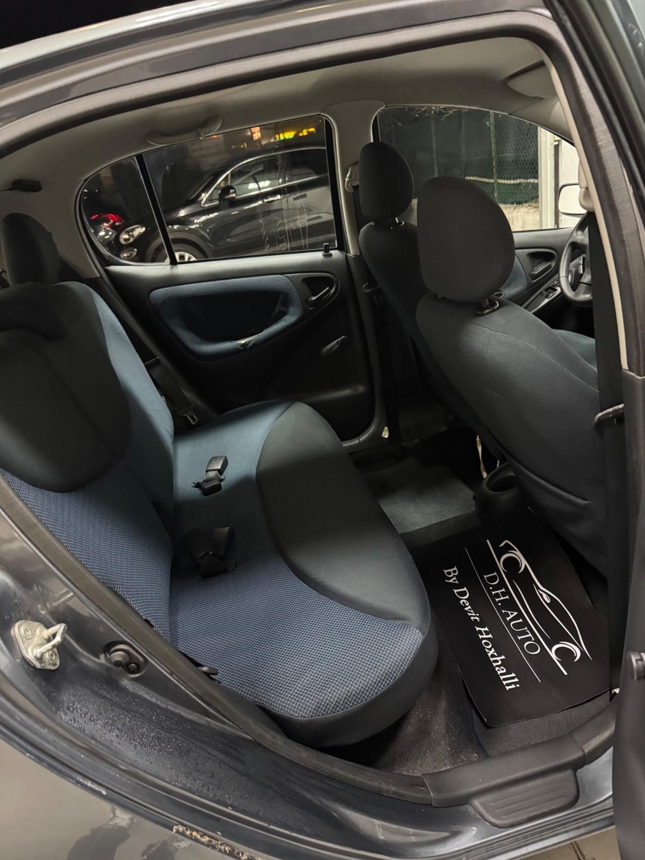 Toyota Yaris 1.0 5 porte Sol