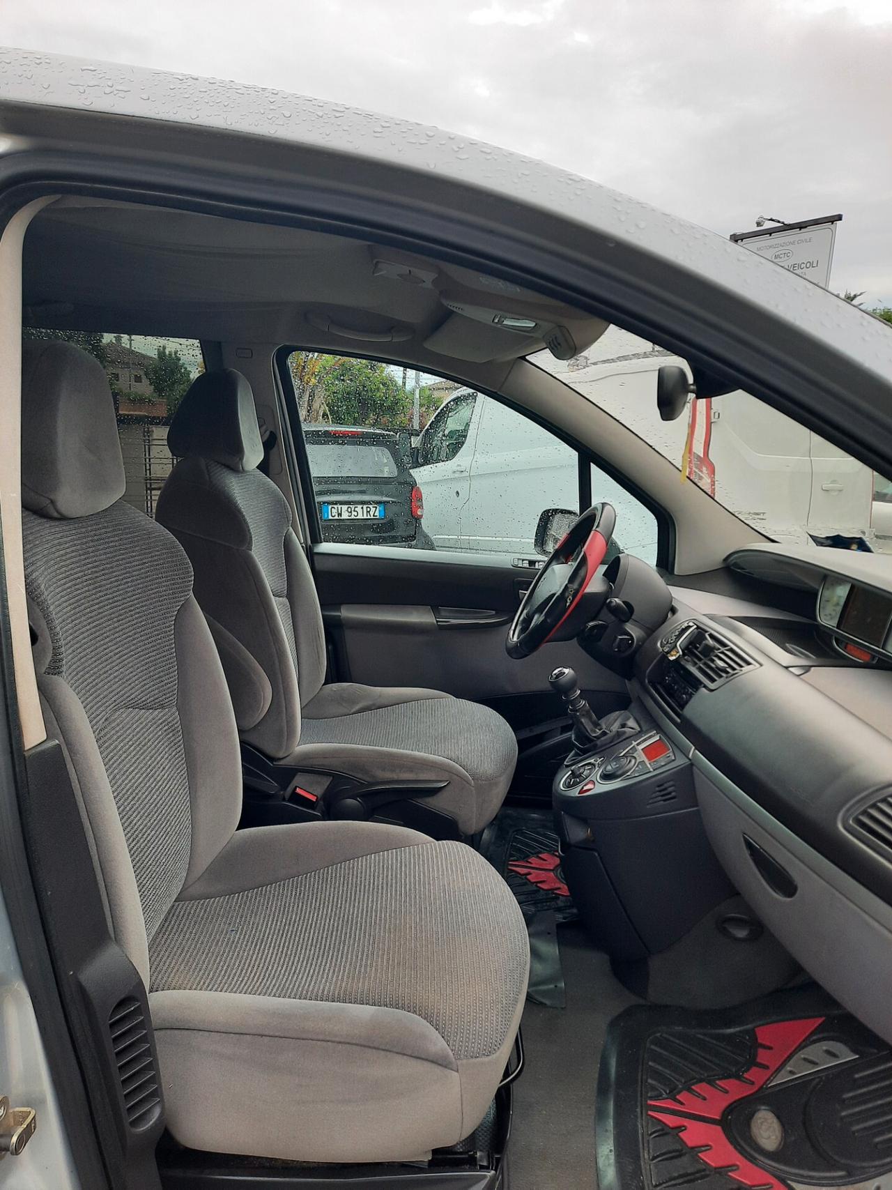 Peugeot 807 2.0 HDi FAP SV 7 POSTI