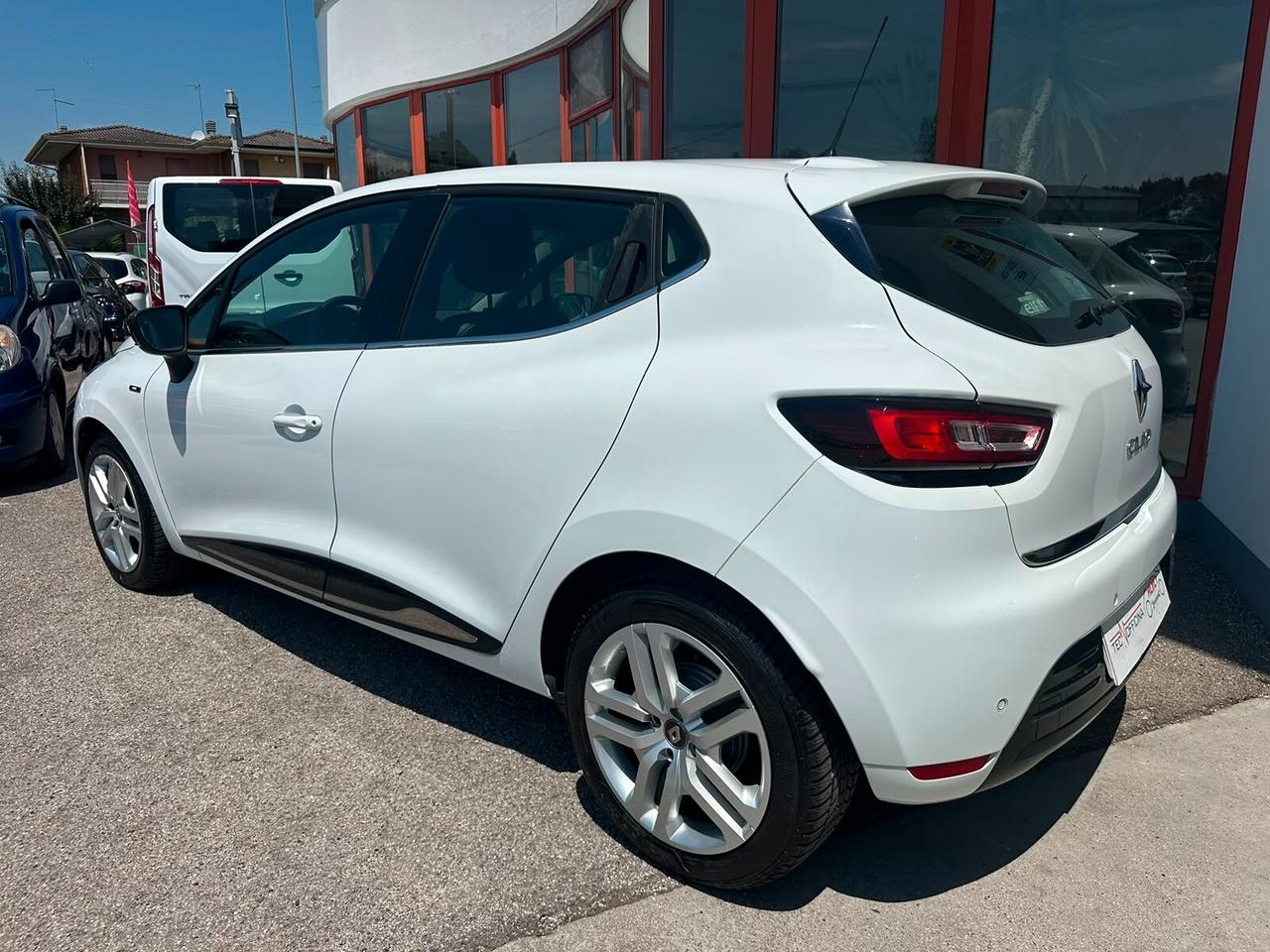 Renault Clio dCi 8V 75 CV 5 porte Moschino Intens