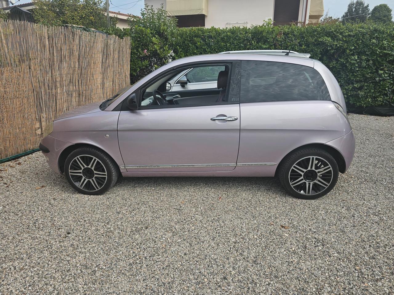 Lancia Ypsilon 1.3 MJT 75 CV Unyca