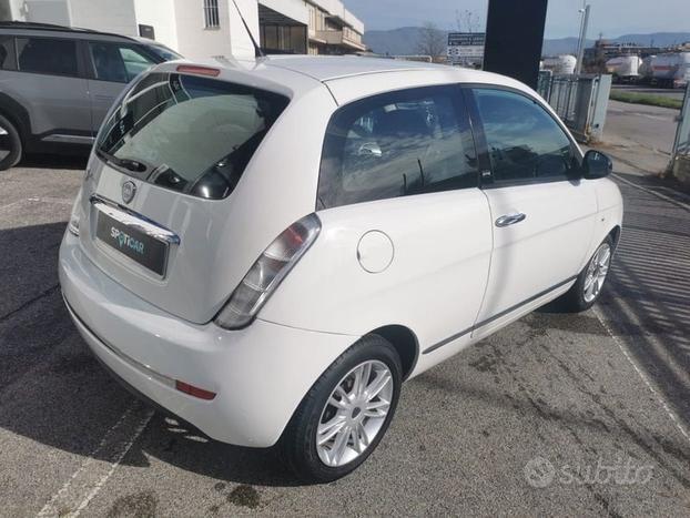 Lancia Ypsilon 1.2 69 CV Unyca