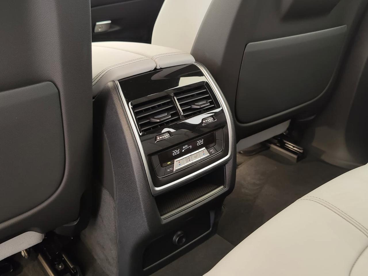 BMW X5 xdrive45e xLine auto - KM0 - IVA ESPOSTA