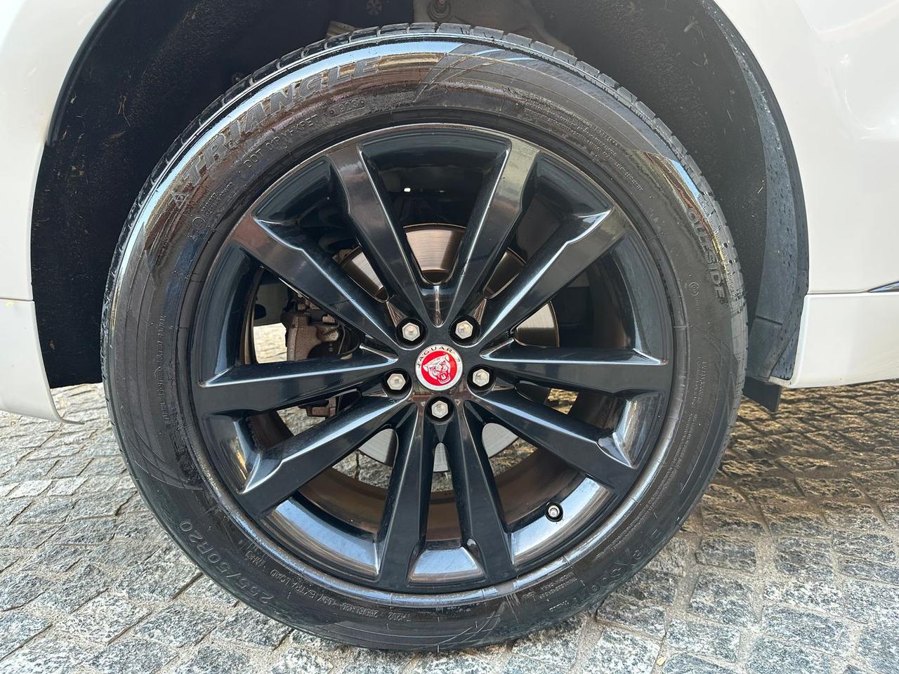 Jaguar F-Pace R-Sport 2.0 20d Turbo #11029