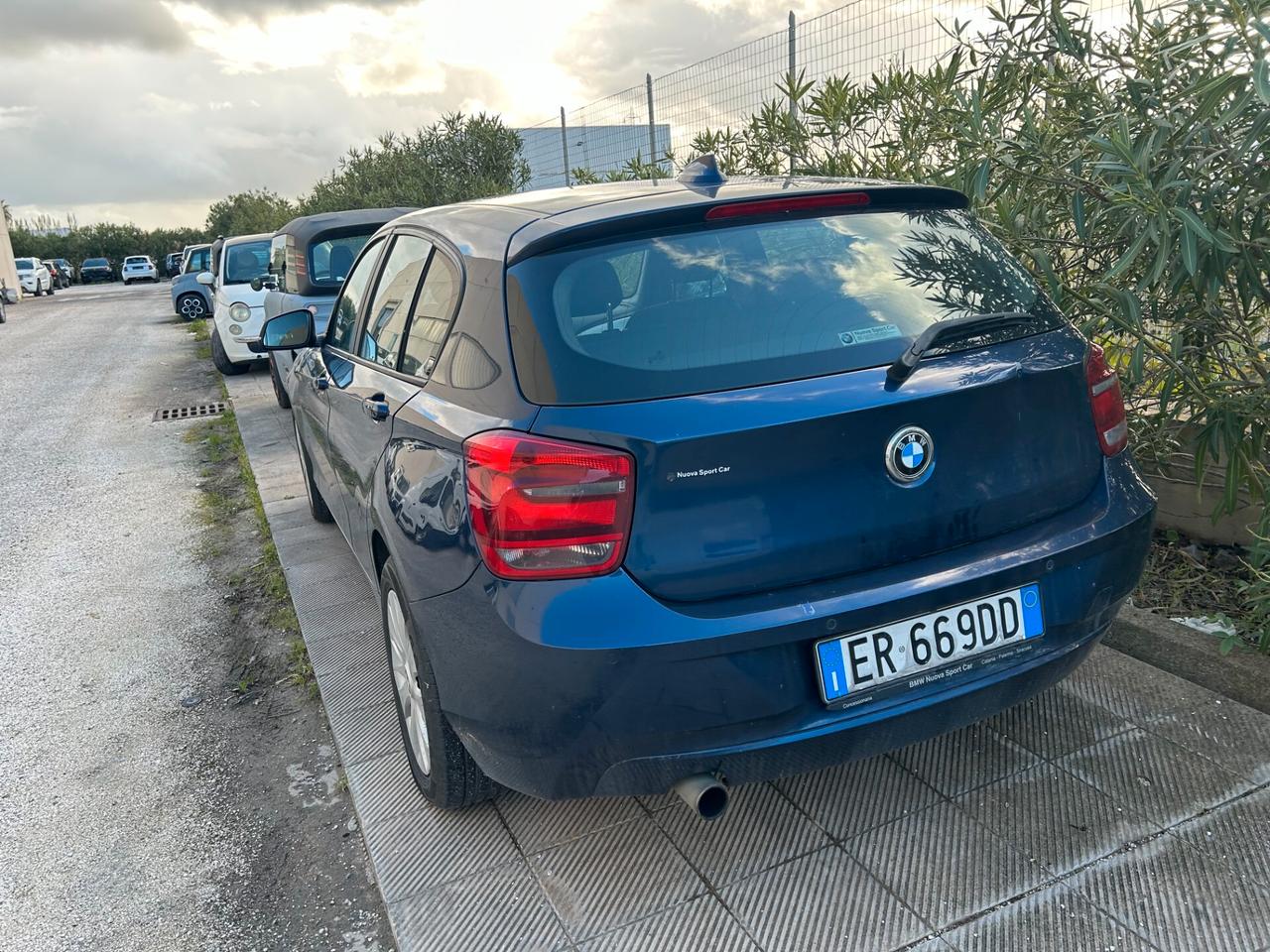 Bmw 116 116d 5p. Unique