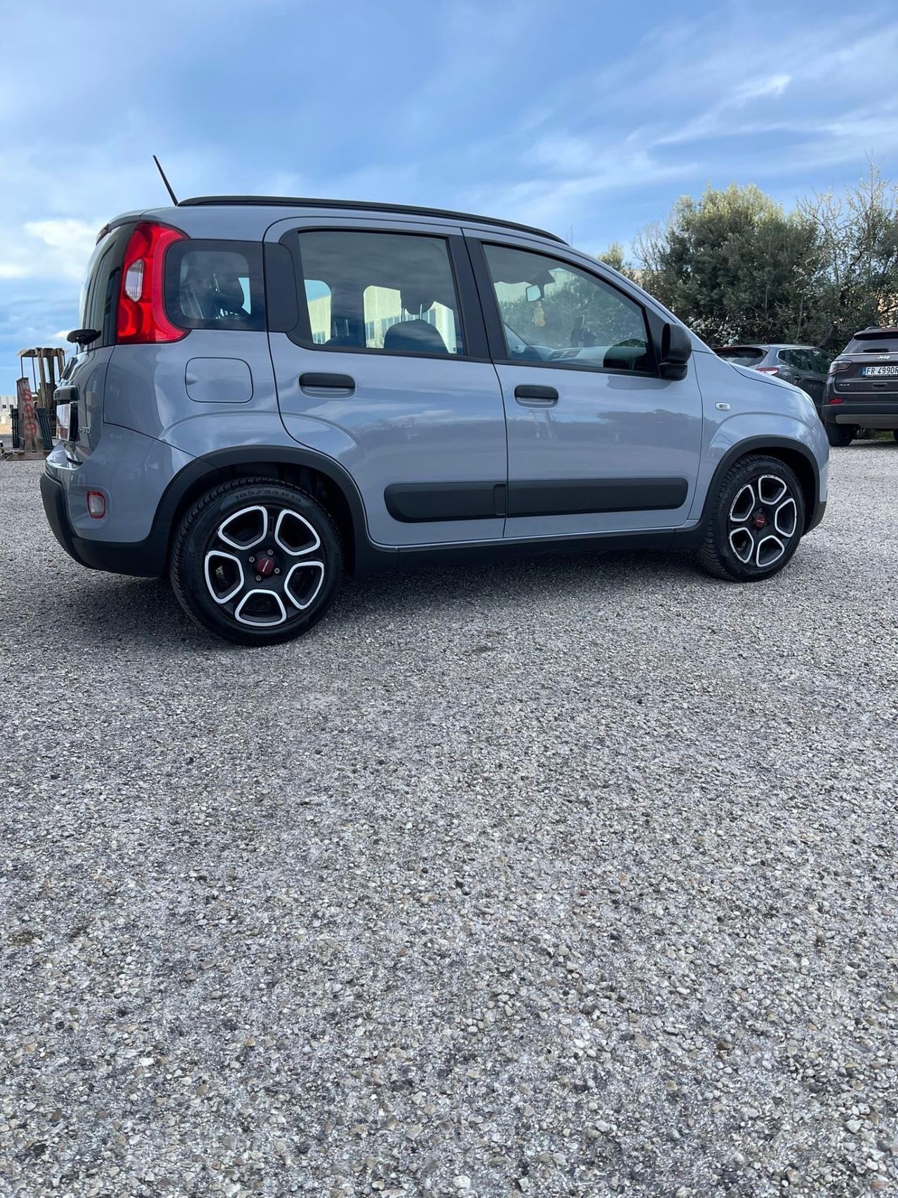 FIAT NEW PANDA - HYBRIDA- NEOPATENTATI- GARANZIA